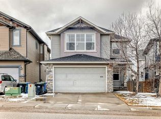 691 E Panamount Blvd NW, Calgary, AB T3K 0J1
