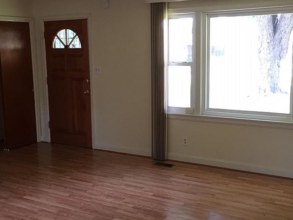 3rd image of 811 Orchard St