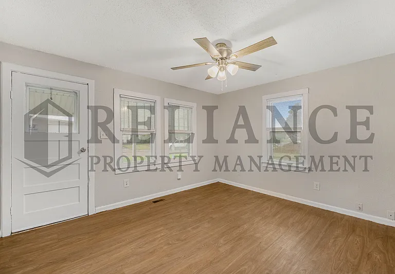1501 S Walnut St — Photo 14