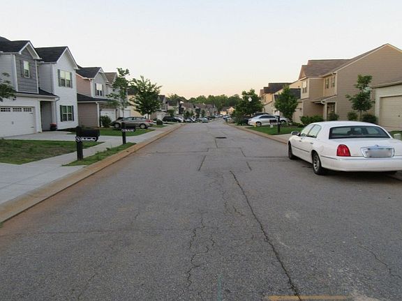 5th image of 304 Barrett Chase Dr