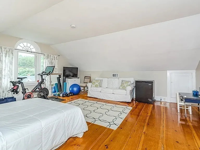 38 Salem St #B — Photo 10