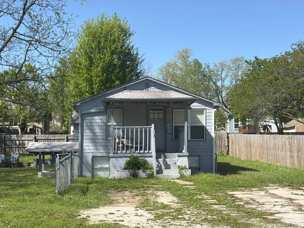 520 Thornton St, Liberty, MO 64068