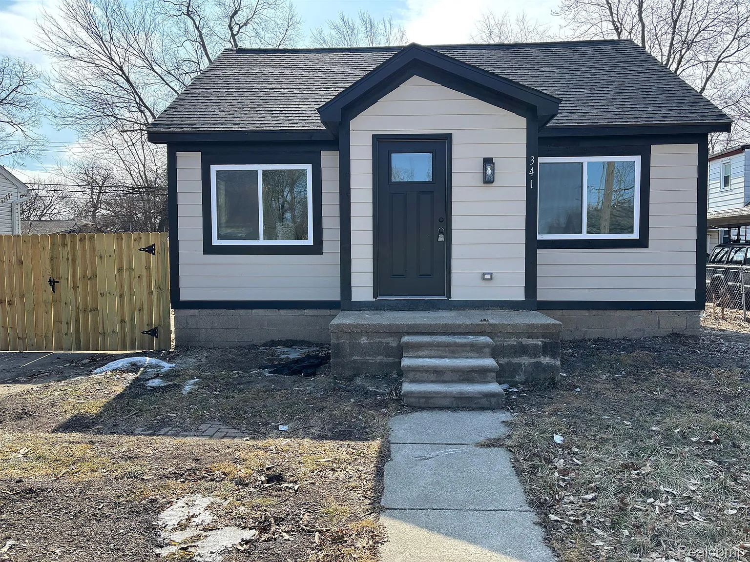 341 W Elza Ave photo 1