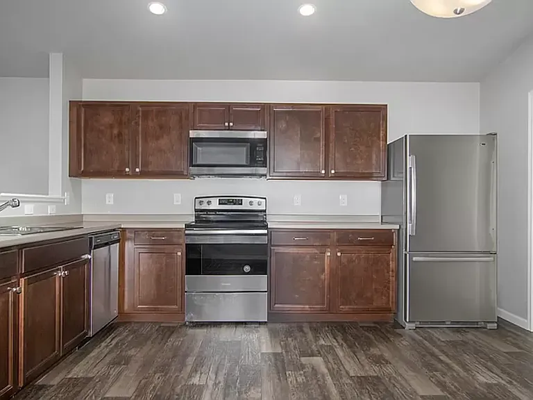 372 White Pine Ct — Photo 6