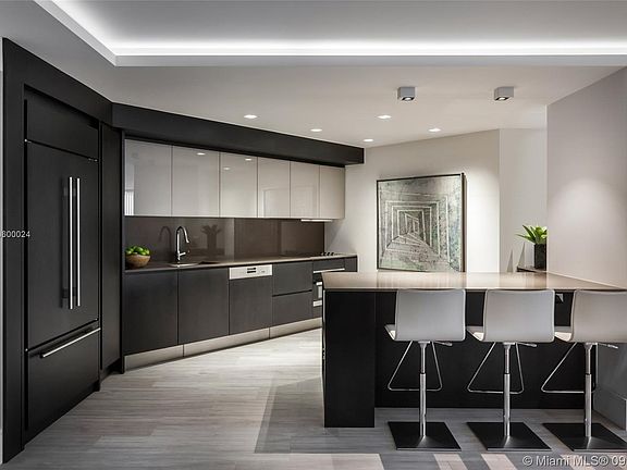 5th image of 4775 Collins Ave APT 2902