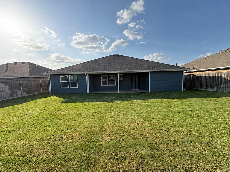 2609 Republic Ave — Photo 12