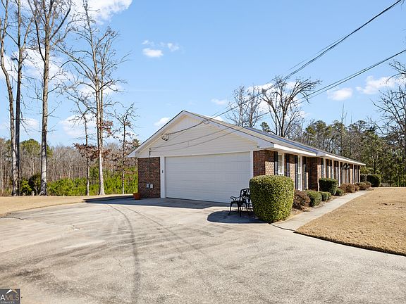 5th image of 112 Thornwood Dr SW