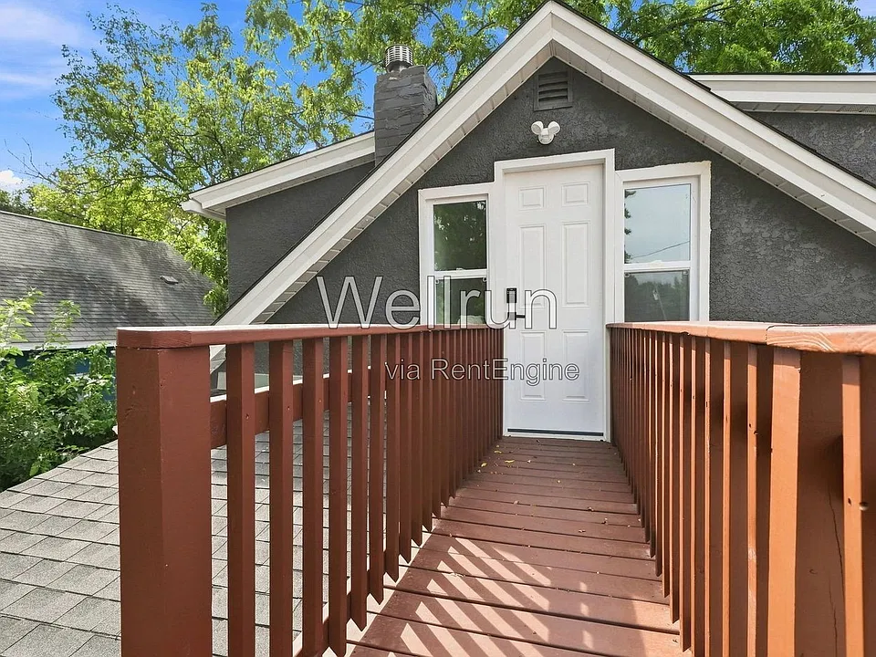 483 Lawson Ave W #2