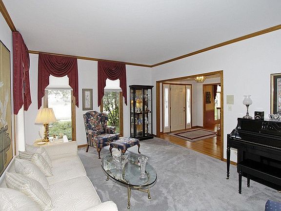 5th image of 900 Creek Bend Dr