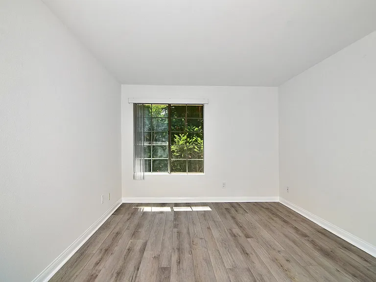 21500 Burbank Blvd #307 — Photo 9