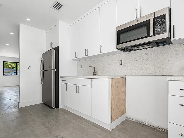 11309 NW 87th St — Photo 3