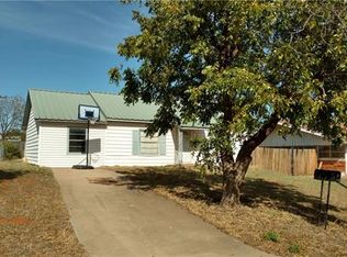 205 W North 2nd St, Roby, TX 79543