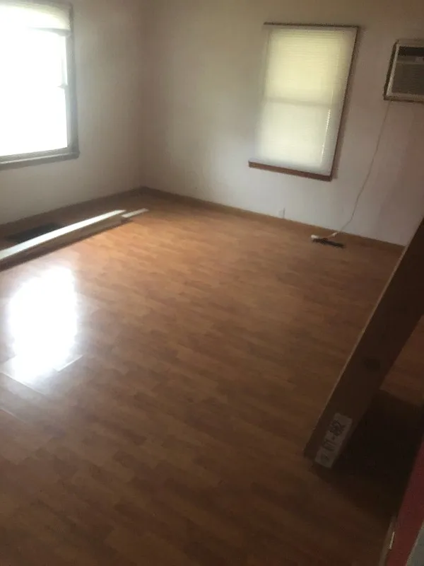 3 bed, 1.0 bath, 1100 sqft, $1,300 — Photo 4