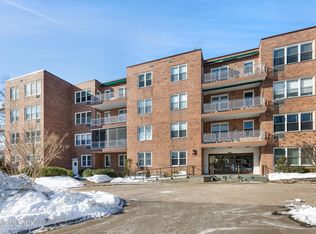 3 Putnam Hl APT 2C, Greenwich, CT 06830