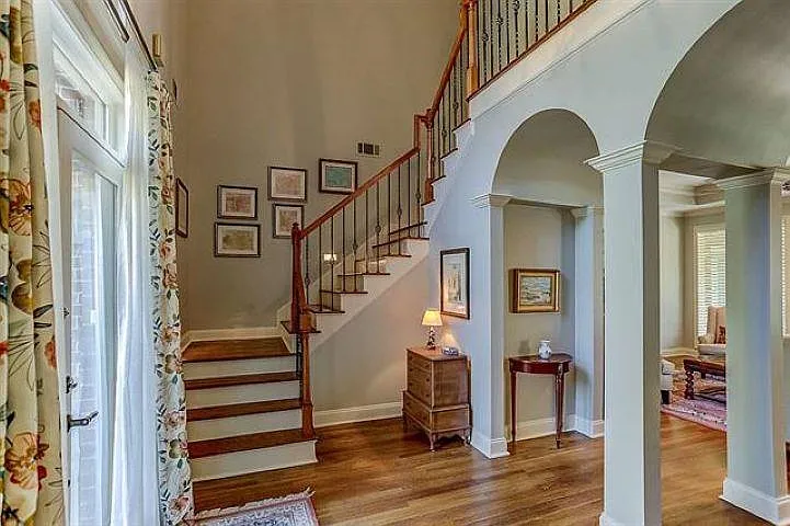 5 bed, 4.5 bath, 4045 sqft, $4,300 — Photo 3