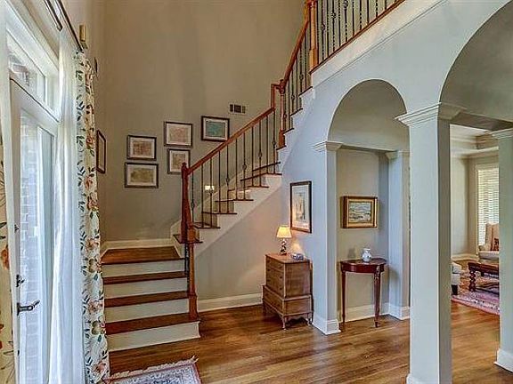 3rd image of 2520 Fox Hill Dr
