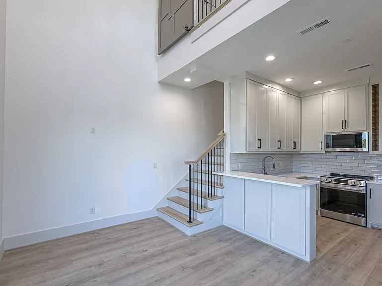 1025 Southwalk Dr — Photo 58