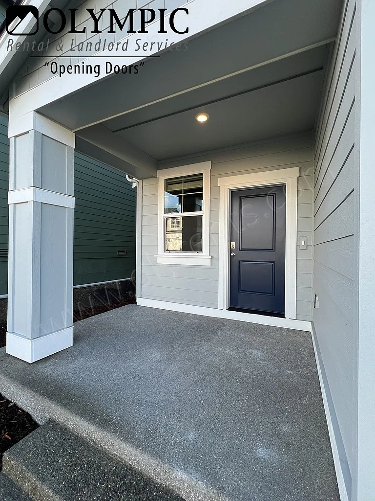 Brand New Constuction! 5 Bdrm + Bonus, 2.75 Bath Home — Photo 2