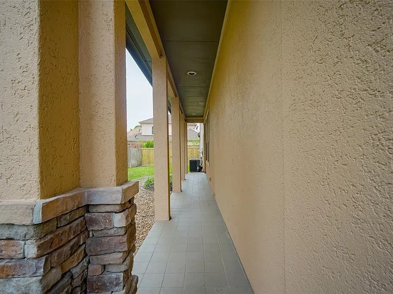 2906 Royal Oaks Crst — Photo 3