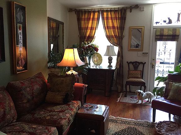 Living room rt from bk-frt