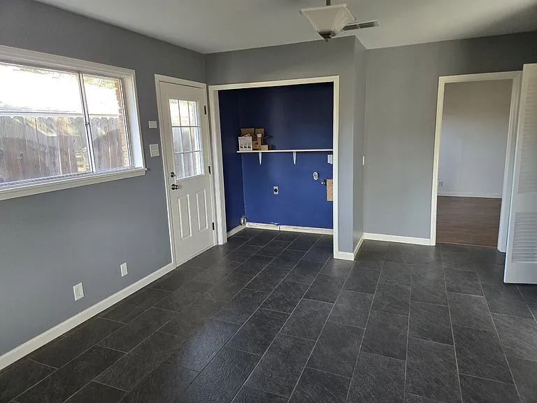 441 Montclair Dr — Photo 24