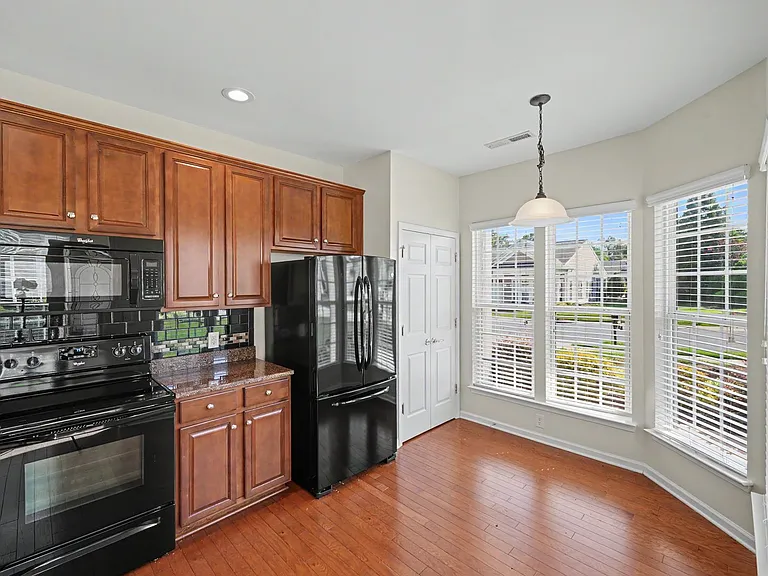 9009 Smokey Hill Ln — Photo 2