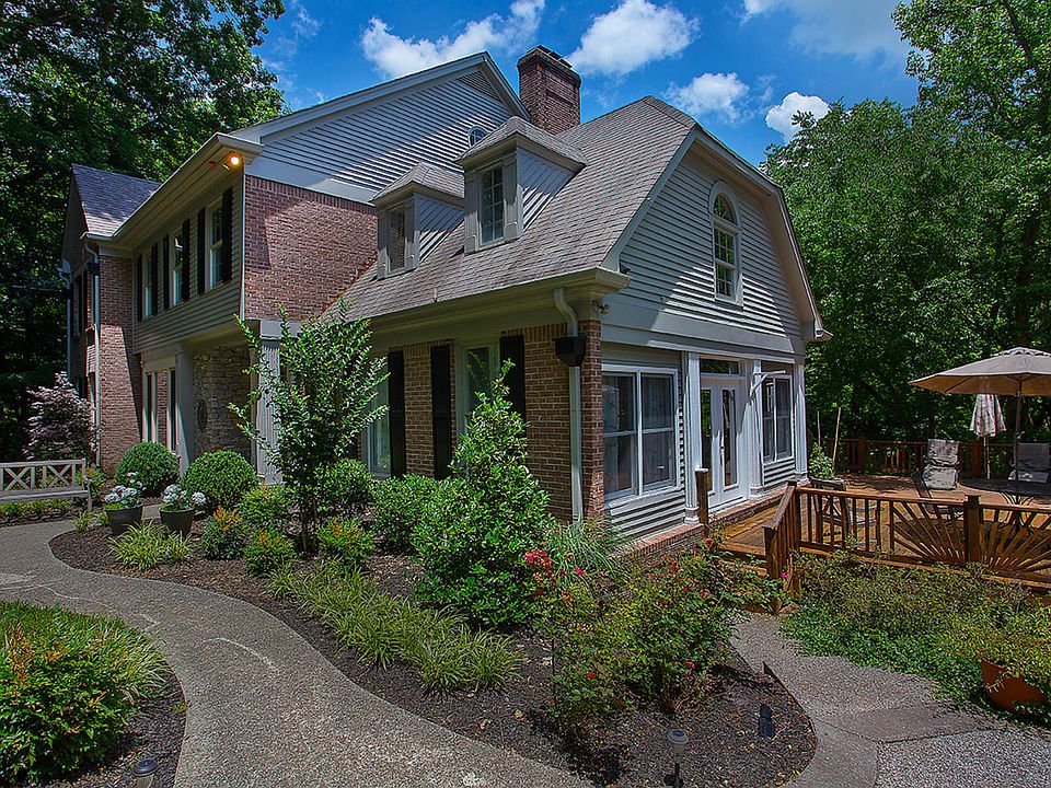 Side view showing deck