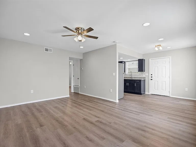 2615 Ektom Dr #B — Photo 10