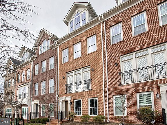 3rd image of 4523 Wilson Blvd
