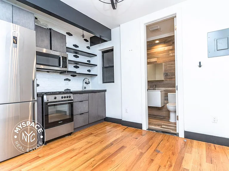256 Irving Ave #2R — Photo 1