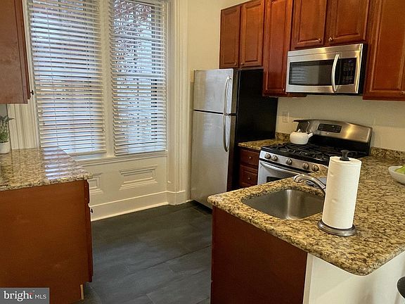 4th image of 1015 Pine St #1F