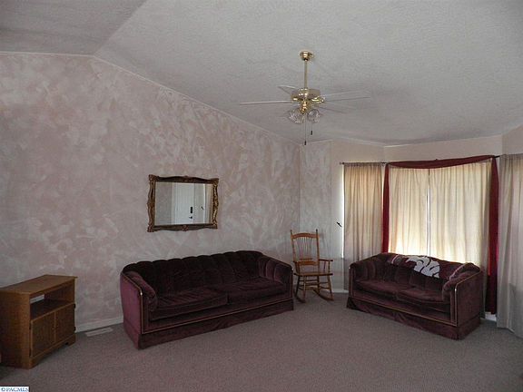 3rd image of 1975 NW Arcadia Dr