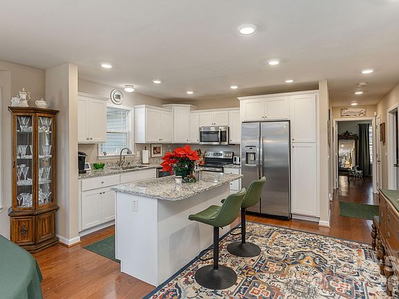 3rd image of 57 Pounding Mill Rd