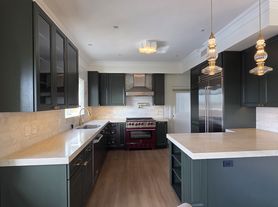 1326 N Londonderry Vw