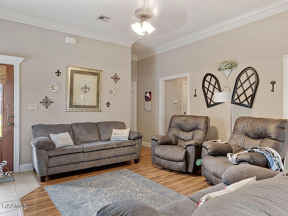 4th image of 126 Country Garden Ln