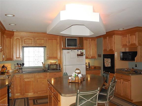 2nd image of 6962 Kingswood Dr