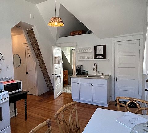 4th image of 2706 N Monticello Ave #A