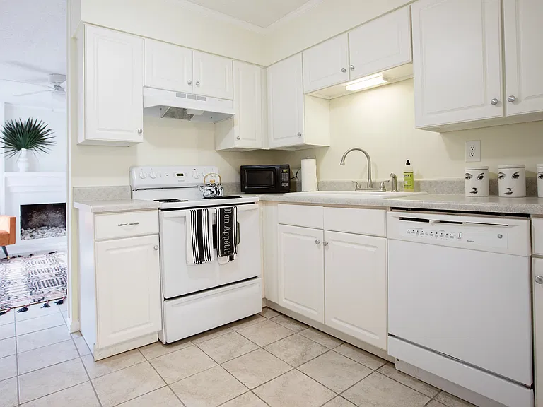 637 Baytree Ct — Photo 11