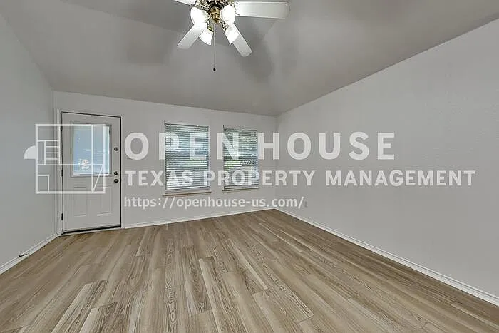 3 bed, 2.0 bath, 1438 sqft, $2,125 — Photo 3