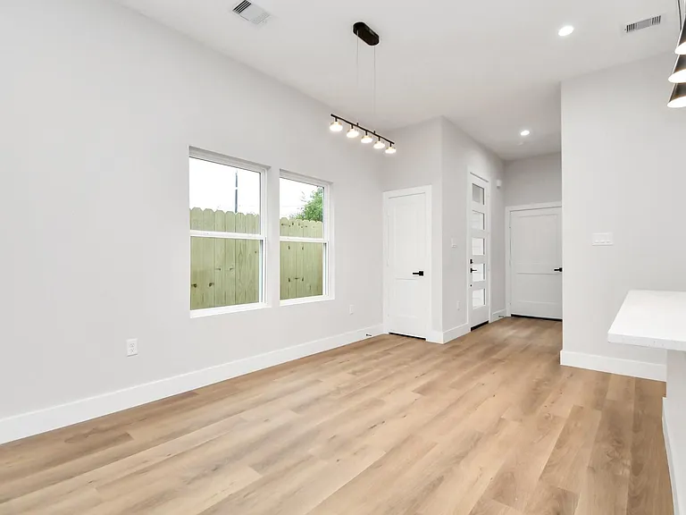 2411 Chew St — Photo 11