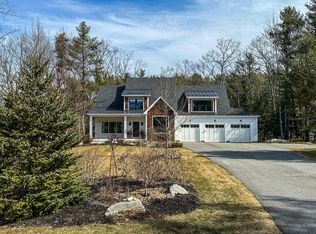 39 Field Rd, Falmouth, ME 04105