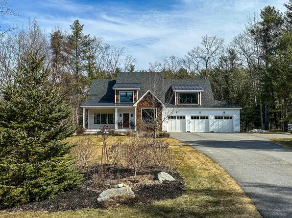 39 Field Road, Falmouth, ME 04105