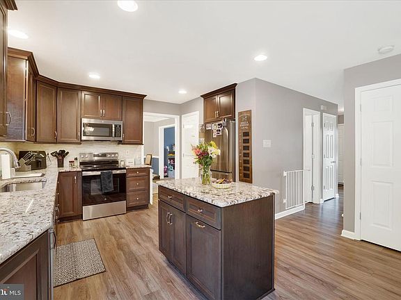 3rd image of 14314 Curvin Dr