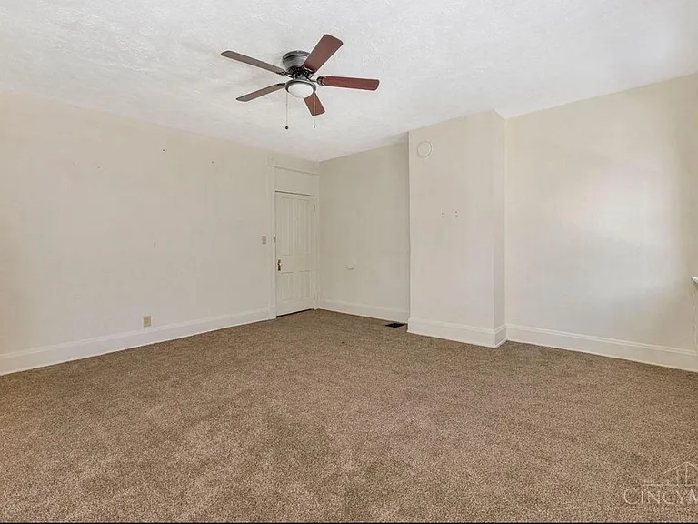 279 Renner St — Photo 17