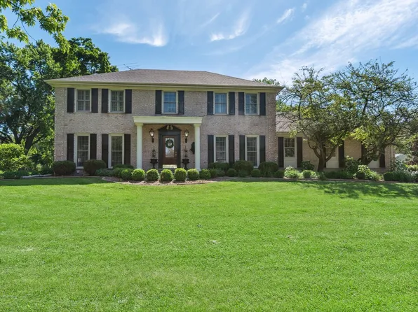 21115 N Woodland Ave, Barrington, IL 60010