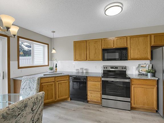 3rd image of 15656R Finewood Ct