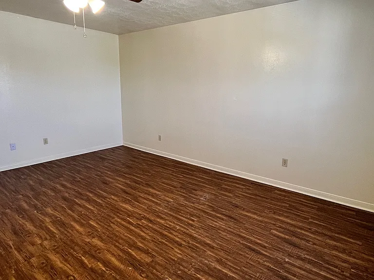 1004 Summer Court Cir #D — Photo 4