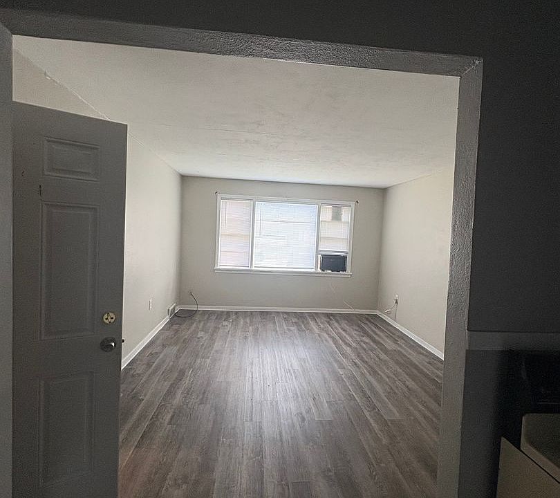 1st image of 4001 Orleans Ave #105