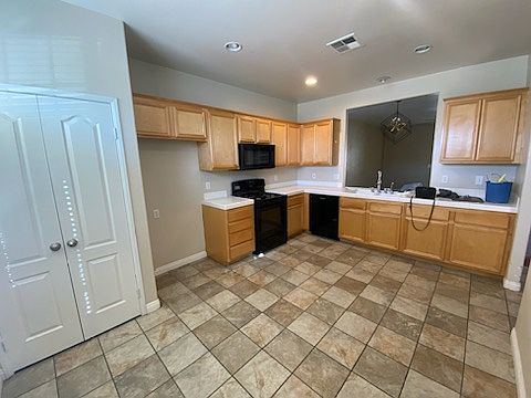 4th image of 1719 Tustin Ct