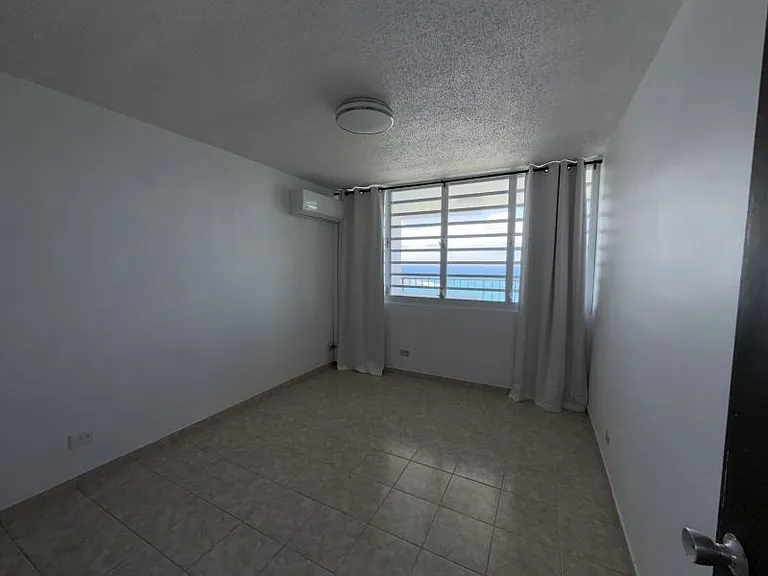 Cond Playa Azul Torre II Apto 2004 — Photo 10